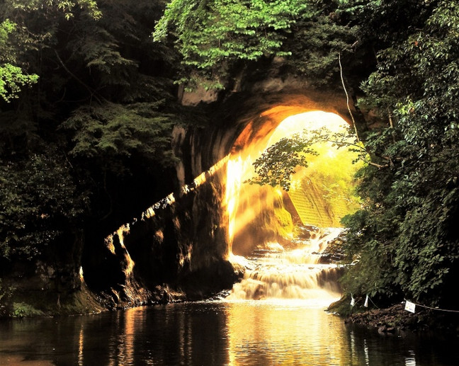 亀岩の洞窟・濃溝の滝