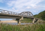 立岩横の、竹野川に架かる橋