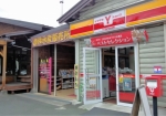 ヤマザキの店が併設。
