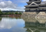 晴天の中、水にも松本城がうつり、美しく撮影できました。