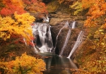 紅葉に染まる生瀬滝