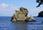 遊覧船から見られる「人面岩」