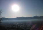 大蔵経寺山の展望台からの眺め。地平線と町並み。