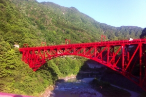 宇奈月駅近くの橋