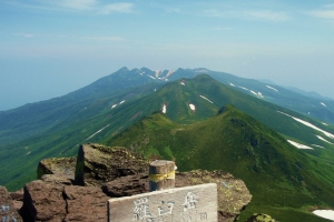 羅臼岳山頂から望む知床連山の絶景（７月）