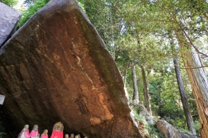 「野呂山登山道・歴史コース」の弘法寺周辺の札所。奇岩巨岩や札所を巡る自然散策はオススメです。