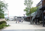 ジョーテラスから大阪城公園駅を見る。