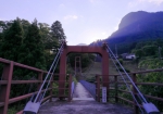 6/23 陽が沈む〚鎧岳〛を借景に、〔かずら橋〕を撮ってみました・・・!!!