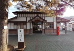 長瀞駅から長瀞岩畳までは土産物屋や射的や食堂の観光業が盛ん。