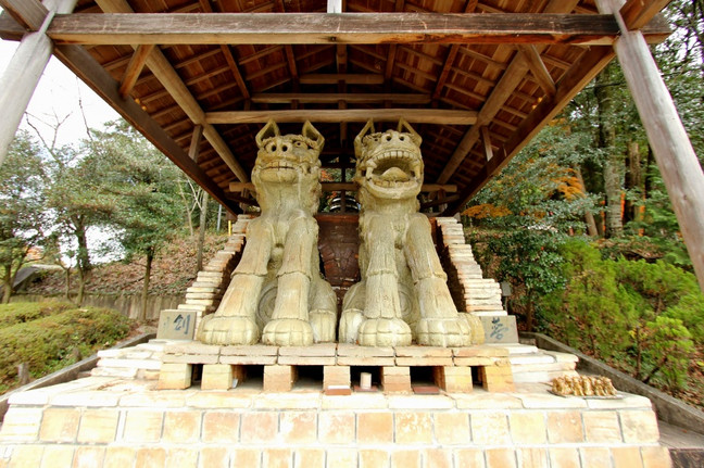 八王子神社（世界一の狛犬）