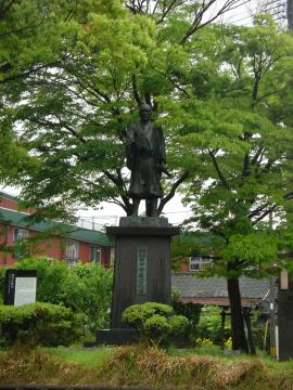 田中吉政公銅像