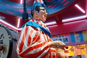 食い倒れ人形は修理補修しつつ使われてる