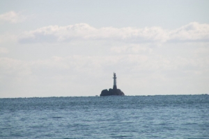勝浦港へ入る目標の灯台