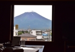 ホテル内からの富士山