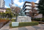 歌舞伎の像。はとバス駐車場の近くの撮影スポット。小さい大仏もある。