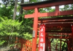 鶴岡八幡宮の境内の稲荷神社