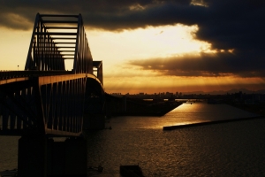 東京副都心ビル群と東京ゲートブリッジ。このまま夕陽が沈むのが見たかった！！