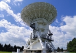 VERA20ｍ電波望遠鏡　普段は上を向いて停止していることが多い。