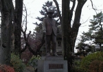 初代名誉町民である小林中氏の銅像。ナイスガイだぜ。