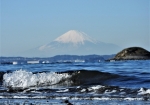 富津岬の最先端からの波と富士山。波音が聞こえて来そう？？