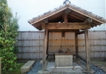 この井戸の一部に大徳寺の材木が使われています。