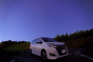 車と星が撮れました。