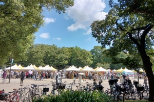 現役学生や卒業生なんかが出店している。少数ロットなのでお高い