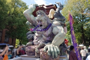 名物の御輿。音楽科も制作に駆り出される。