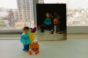 絵と小物。売店で資材を買ってきて描いている。学校はお金出してくれない。