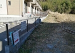 集合住宅「桜レジェンド」の横に登山道がある。JA横の登山道は廃止。