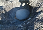 名物の巨大ピットホール。この丸い巨石が水流に合わせてぐるぐるして岩を削った